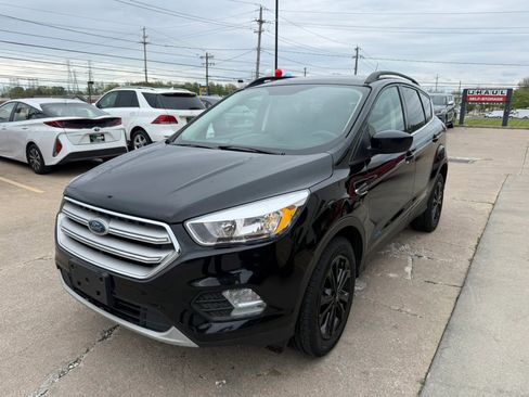 Used 2018 Ford Escape SE w/ SE Sync 3 Package AWD/4WD image 5
