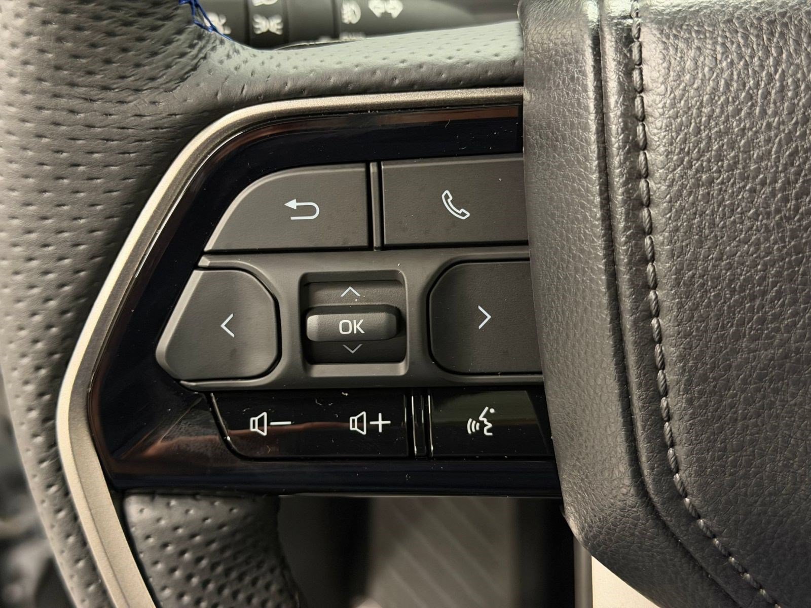 New 2026 Toyota Tundra Platinum AWD/4WD image 14