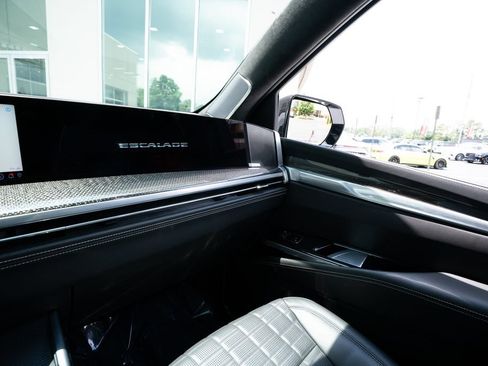 Used 2025 Cadillac Escalade V AWD/4WD image 39