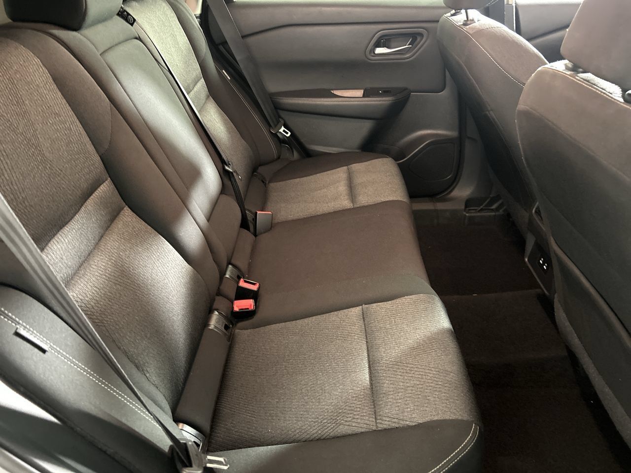 Used 2025 Nissan Rogue SV FWD image 25