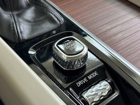 Used 2021 Volvo S60 T5 Momentum w/ Premium Package image 21