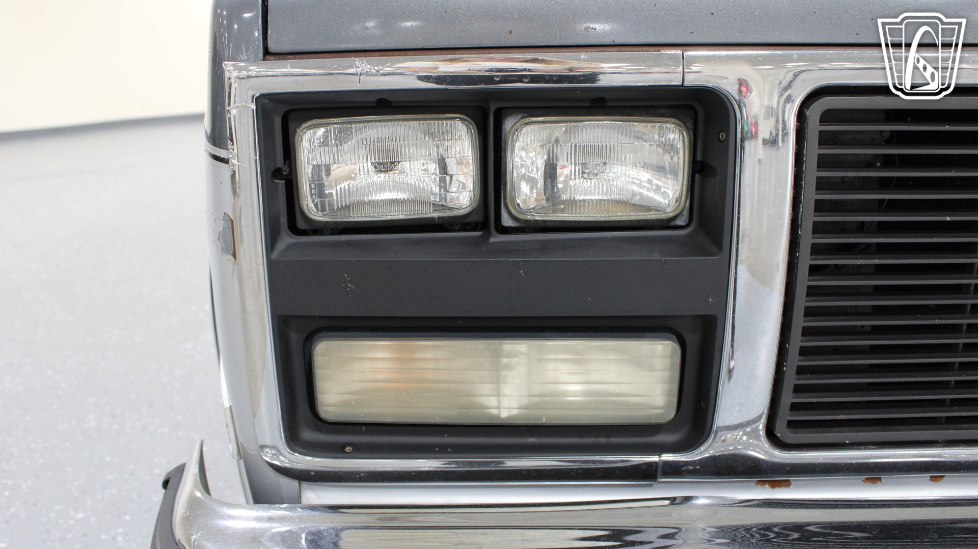 Used 1990 GMC Suburban 2WD image 8