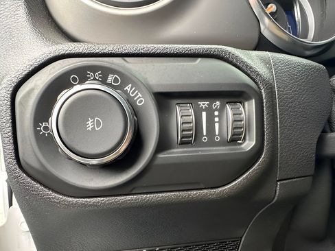 Used 2021 Jeep Wrangler Unlimited Sport AWD/4WD image 12
