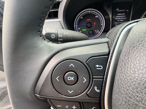 Used 2021 Toyota Venza LE AWD/4WD image 14