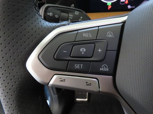 New 2026 Volkswagen Tiguan SEL R-Line AWD/4WD image 13