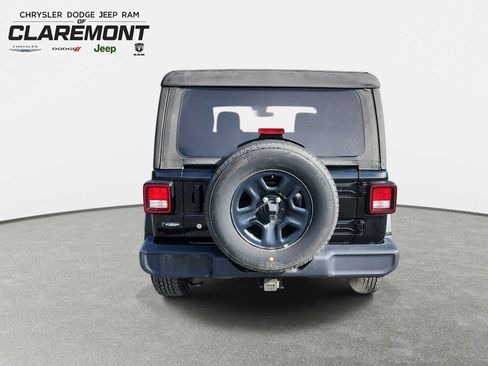 Used 2022 Jeep Wrangler Sport AWD/4WD image 16