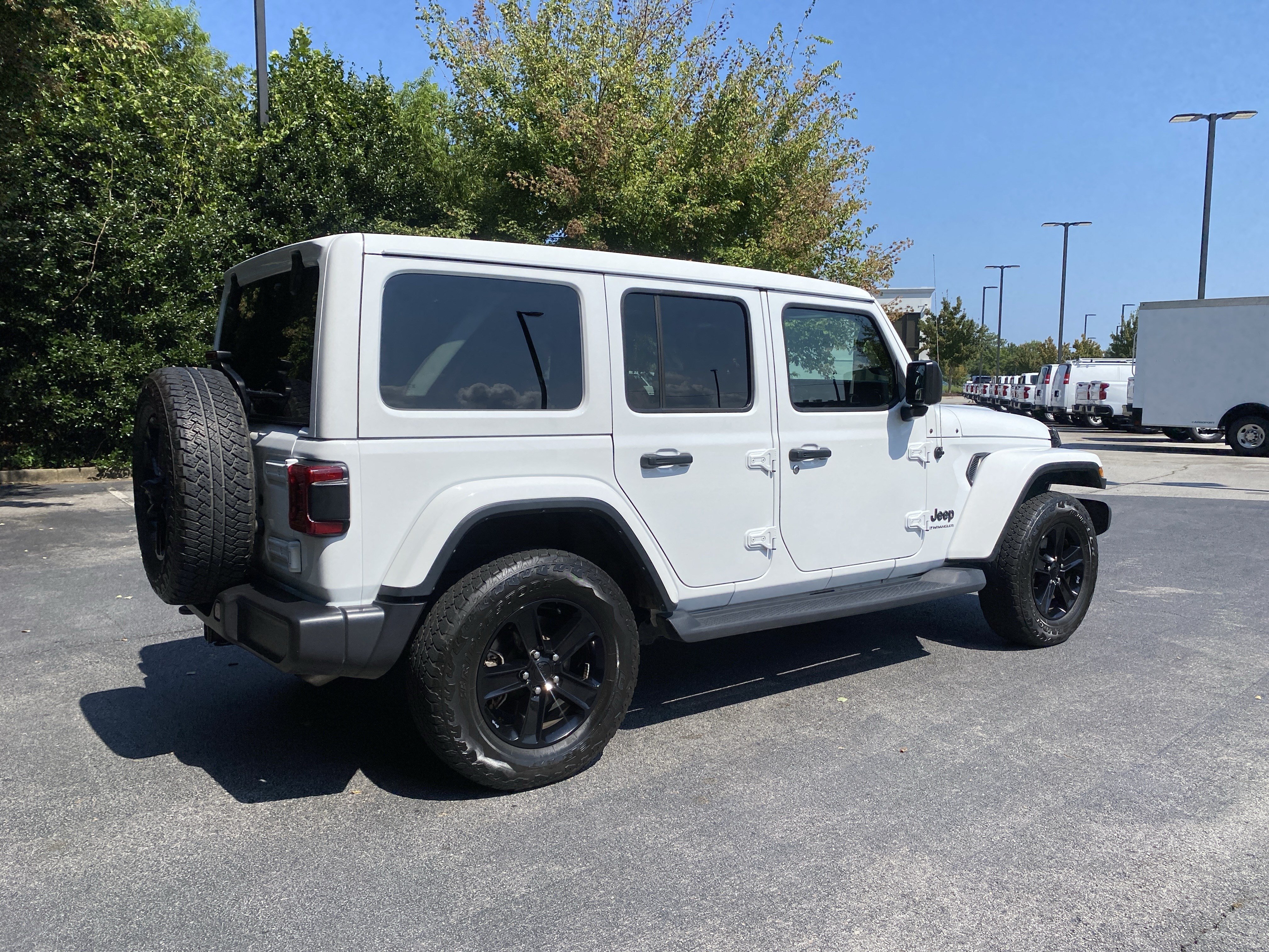 Used 2023 Jeep Wrangler Unlimited Sahara AWD/4WD image 9