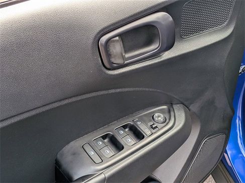 Used 2025 Hyundai Venue Limited image 9