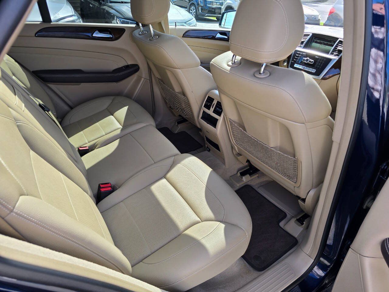 Used 2015 Mercedes-Benz ML 250 BlueTEC 4MATIC image 32