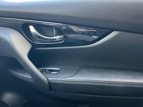 Used 2019 Nissan Rogue SL w/ Premium Package image 21