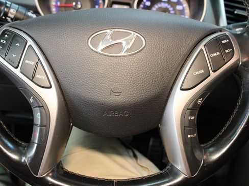 Used 2013 Hyundai Elantra GT w/ Style Pkg image 16