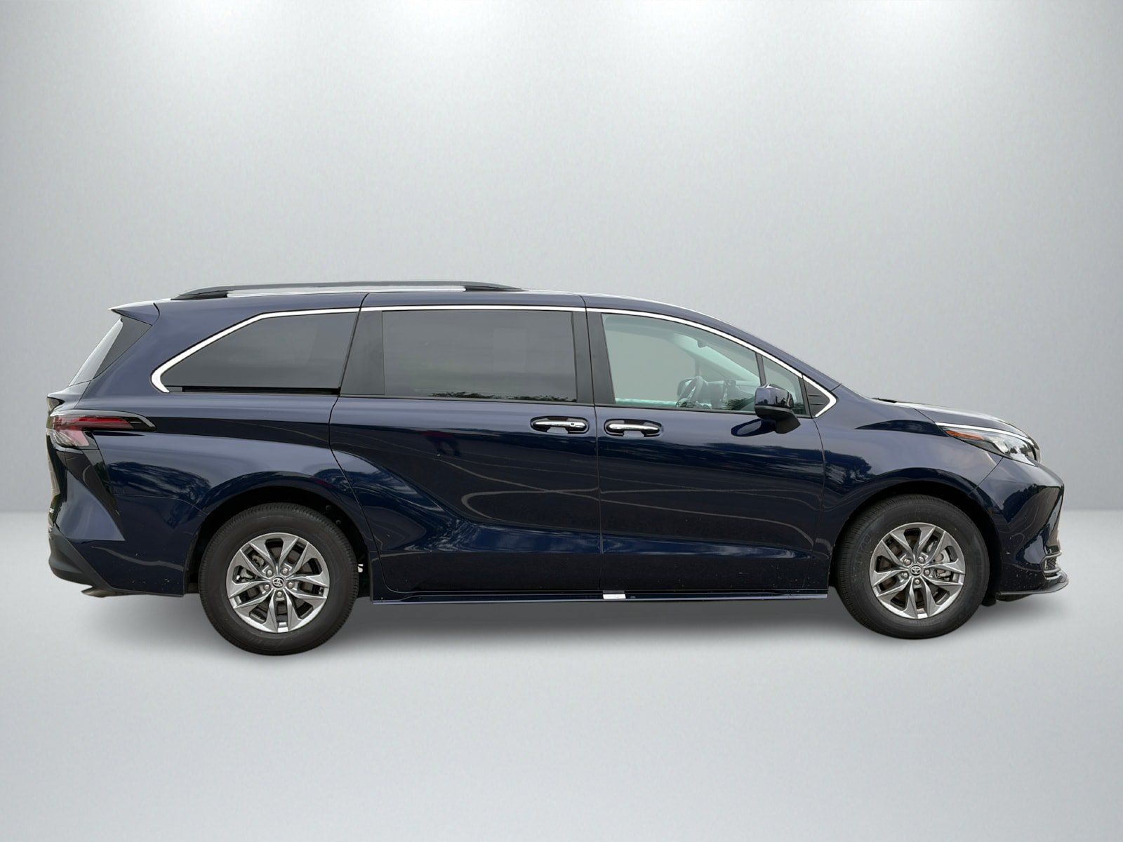 Used 2026 Toyota Sienna XLE FWD image 6