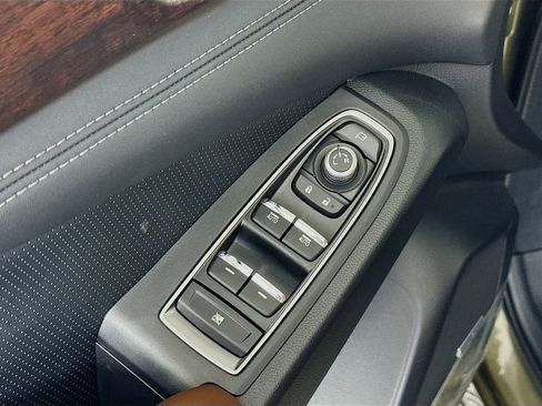 Used 2025 Subaru Ascent Touring AWD/4WD image 17