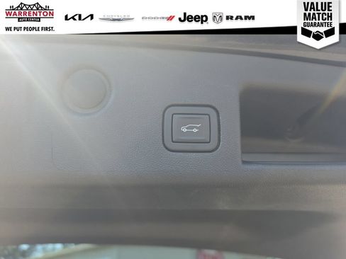 Used 2023 Chevrolet Equinox LT AWD/4WD image 12