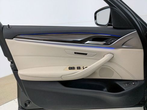 Used 2020 BMW 530e xDrive w/ Convenience Package image 25