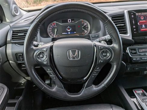 Used 2018 Honda Pilot Touring image 15