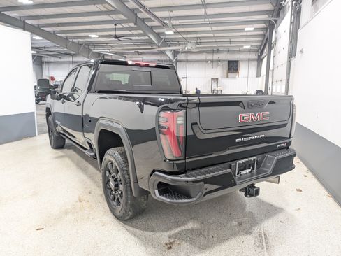 Used 2025 GMC Sierra 2500 AT4 w/ AT4 Premium Plus Package AWD/4WD image 5