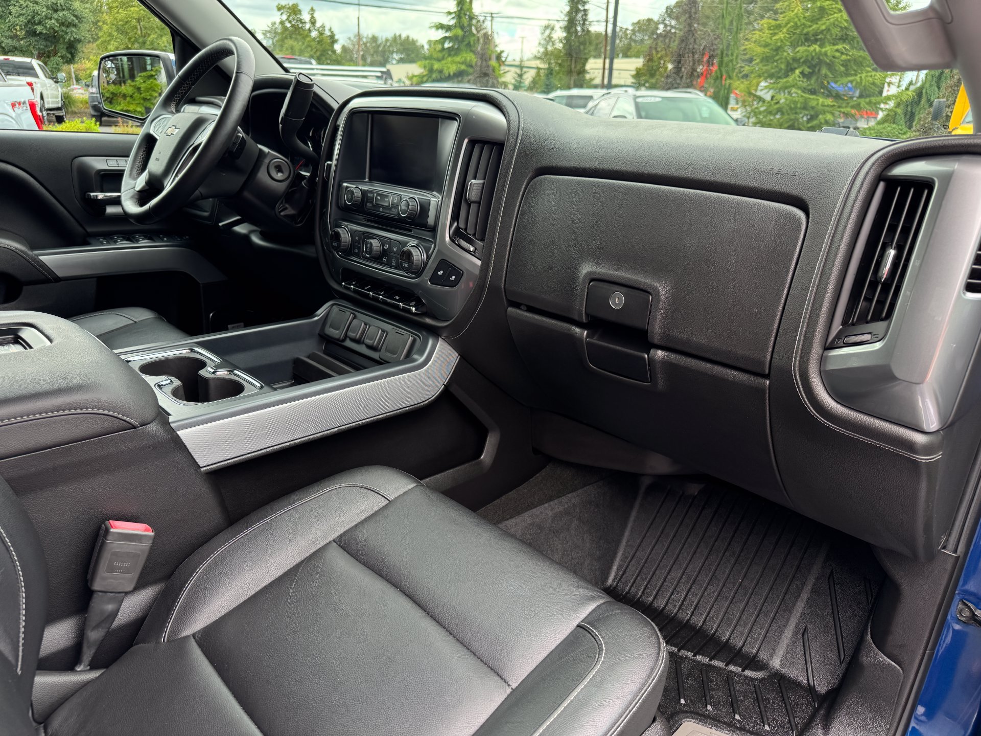 Used 2017 Chevrolet Silverado 1500 LTZ Z71 w/ LTZ Plus Package AWD/4WD image 19