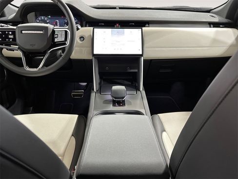 Used 2025 Land Rover Discovery Sport Dynamic SE image 11