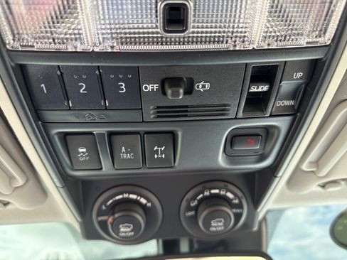 Used 2024 Toyota 4Runner TRD Off-Road Premium image 19