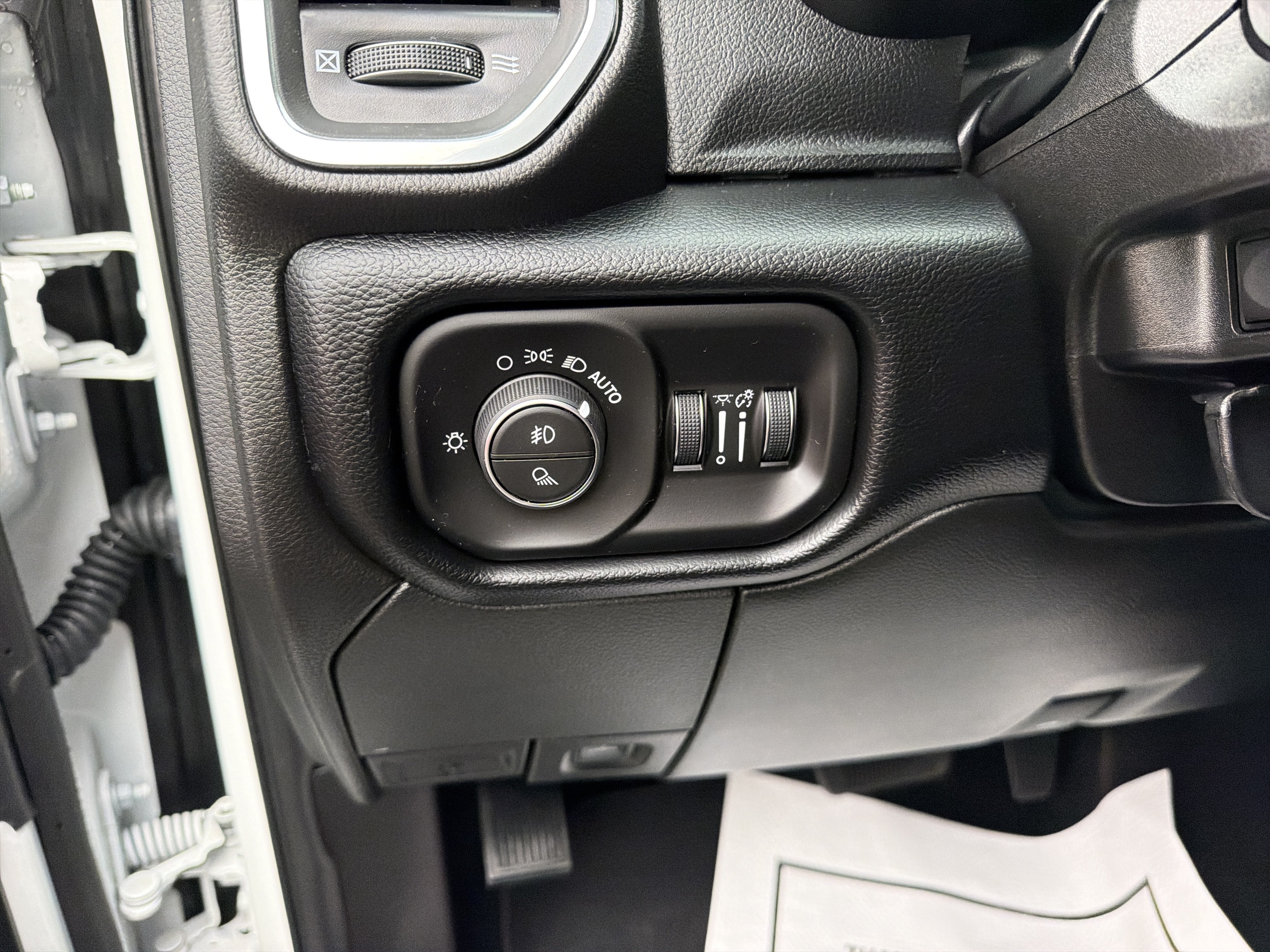 Used 2026 RAM 2500 Laramie AWD/4WD image 19
