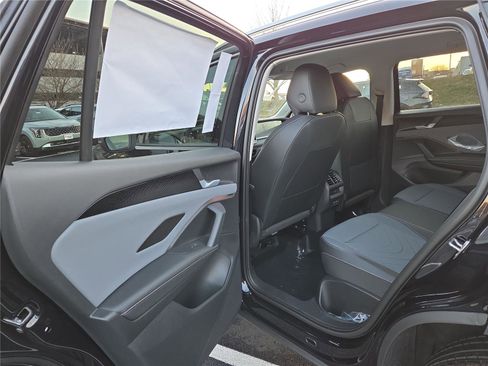 New 2026 Volkswagen Tiguan SE image 22