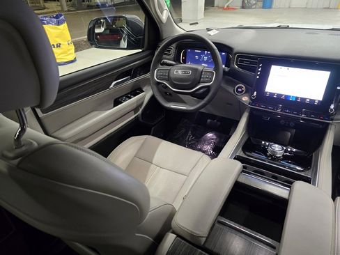 Used 2024 Jeep Wagoneer Series II w/ Flexible Seating Group image 38