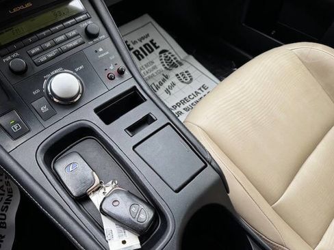 Used 2013 Lexus CT 200h image 41