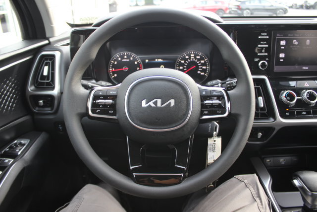 Used 2023 Kia Sorento LX AWD/4WD image 12