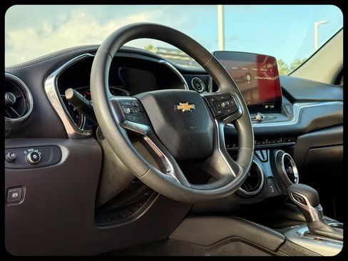 Used 2024 Chevrolet Blazer LT w/ Convenience Package FWD image 19