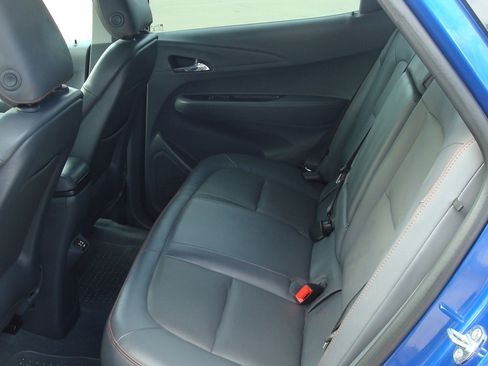 Used 2020 Chevrolet Bolt Premier w/ Infotainment Package image 7