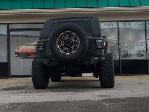 Used 2019 Jeep Wrangler Unlimited Rubicon AWD/4WD image 3