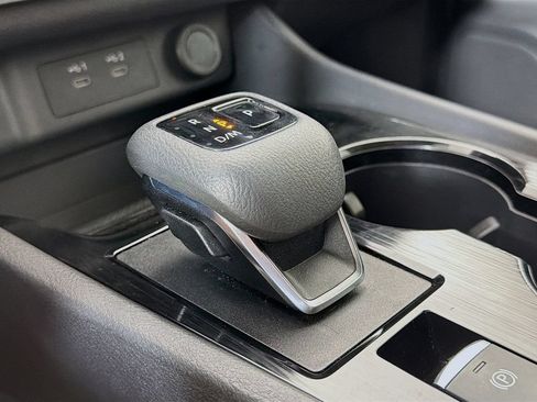 Used 2024 Nissan Rogue S AWD/4WD image 18