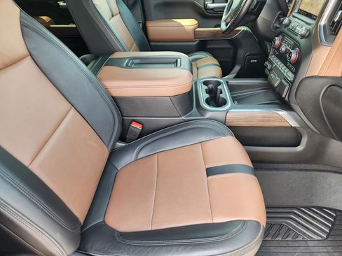 Used 2020 Chevrolet Silverado 2500 High Country w/ Technology Package AWD/4WD image 12