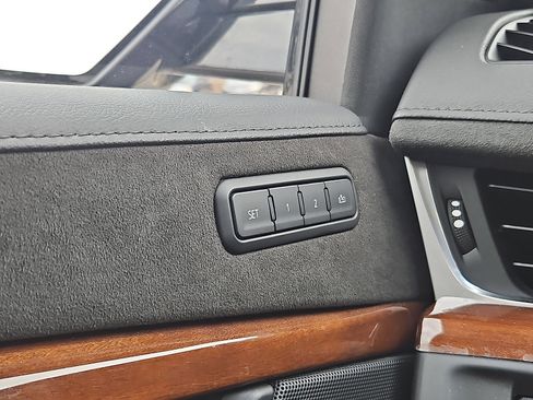 Used 2019 Cadillac Escalade Luxury image 23