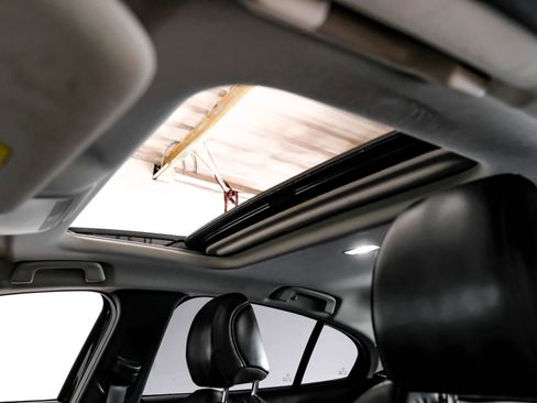 Used 2021 MAZDA MAZDA3 s image 4