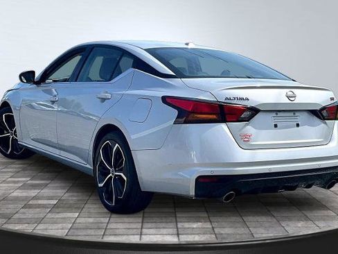 Used 2024 Nissan Altima 2.5 SR FWD image 2