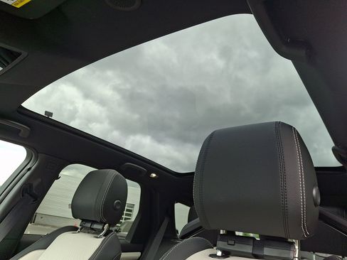 New 2025 Land Rover Discovery Sport Dynamic SE AWD/4WD image 11