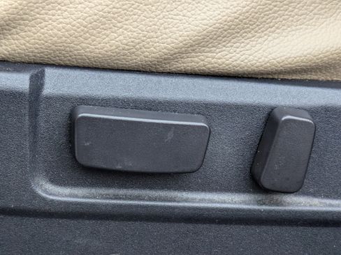 Used 2016 Mitsubishi Outlander SE image 21