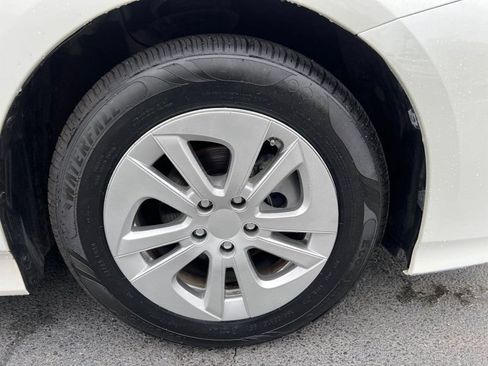 Used 2017 Toyota Prius Two w/ Carpet Mat Package FWD image 21