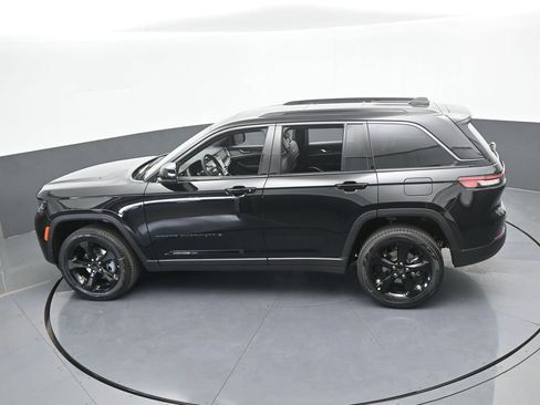 New 2026 Jeep Grand Cherokee Limited w/ Limited Altitude Package RWD image 43