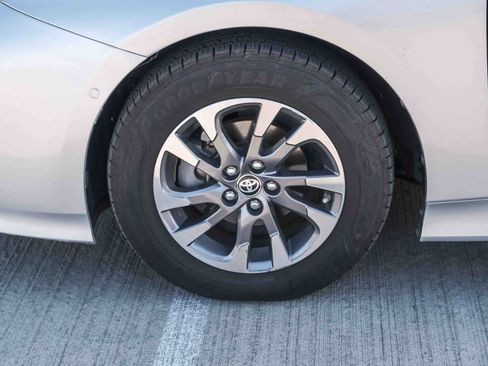 Certified 2019 Toyota Prius XLE w/ Advanced Technology Package FWD image 10