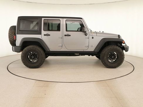 Used 2017 Jeep Wrangler Unlimited Rubicon w/ Max Tow Package AWD/4WD image 8