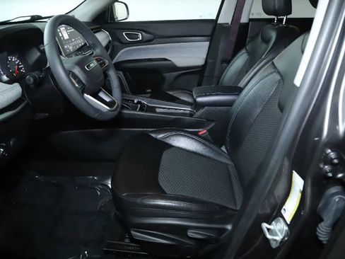 Used 2022 Jeep Compass Latitude image 16