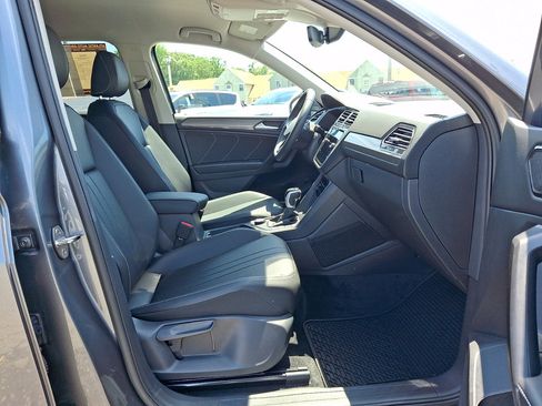Used 2024 Volkswagen Tiguan SE AWD/4WD image 13