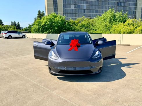Used 2023 Tesla Model Y AWD image 44