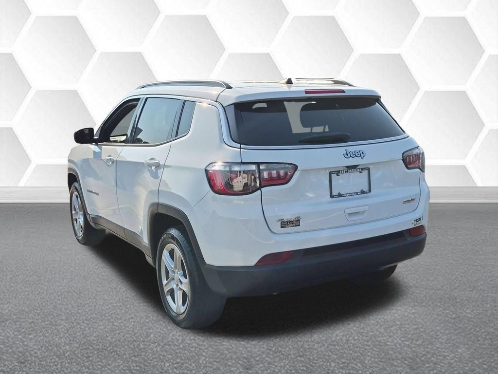 Used 2023 Jeep Compass Latitude AWD/4WD image 5