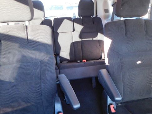 Used 2019 Dodge Grand Caravan SE w/ UConnect Hands-Free Group image 28