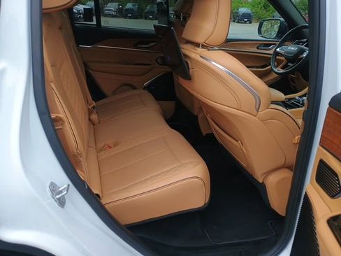 Certified 2023 Jeep Grand Cherokee Summit AWD/4WD image 18