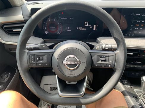 Used 2026 Nissan Kicks SV FWD image 9